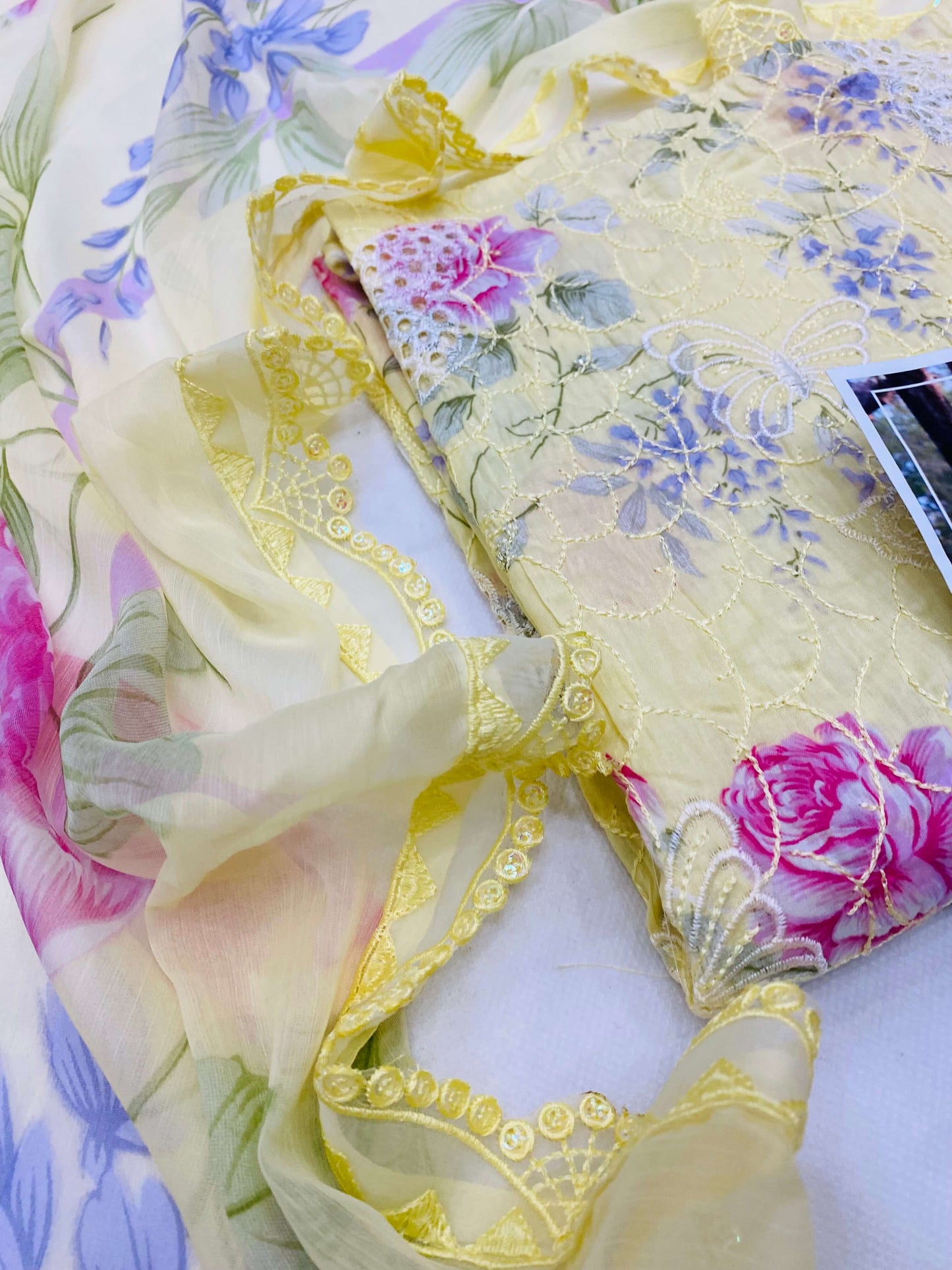 MB LEMON BUTTERFLY LUXURY LAWN