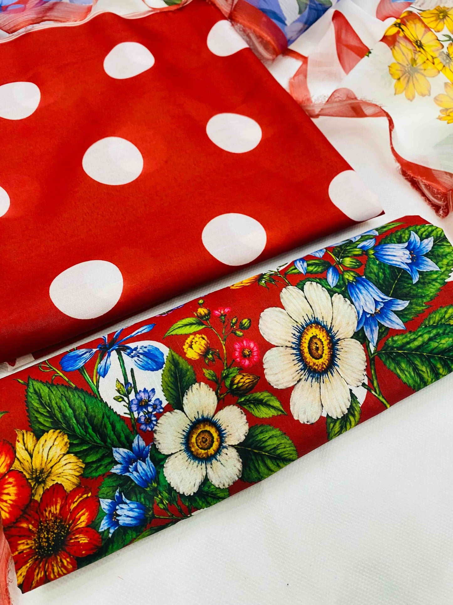 SWISS LAWN MB RED POLKA FLOWERS