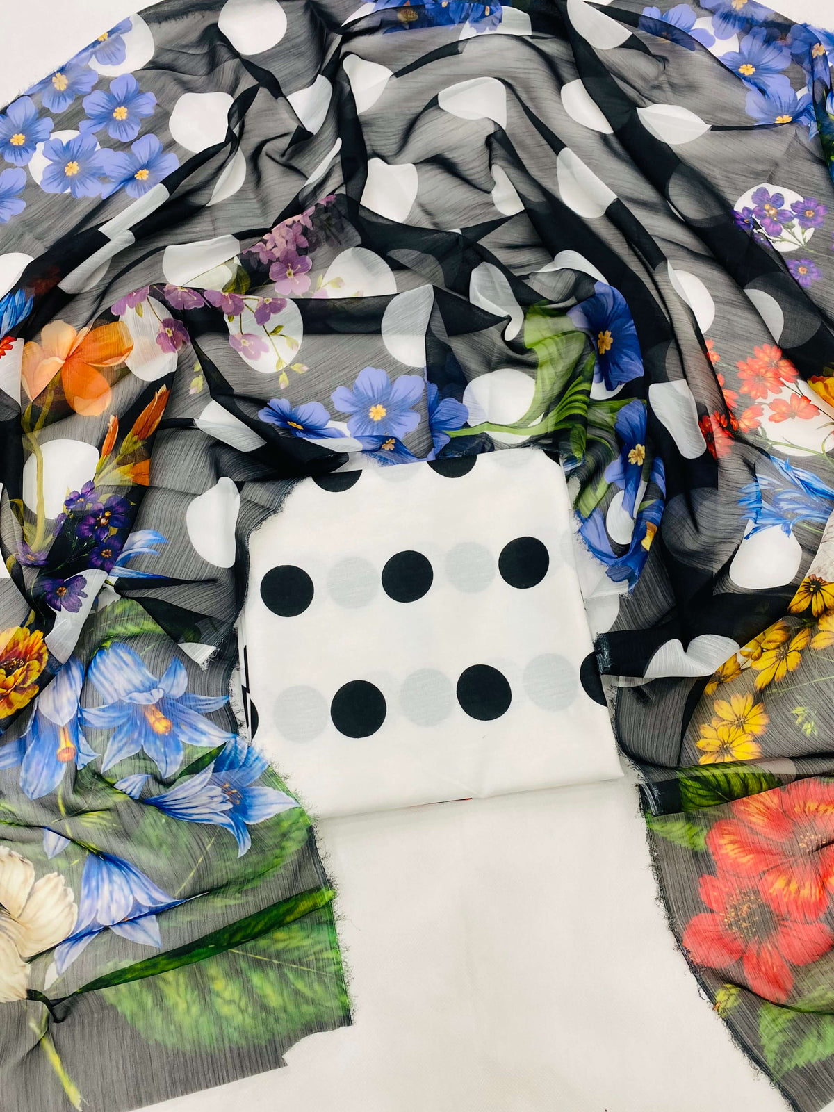 SWISS LAWN WHITE BLACK POLKA