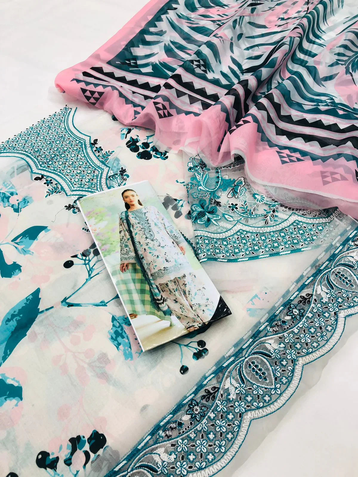 AFROZE MULTI PRINTED LAWN - SR FABRICS