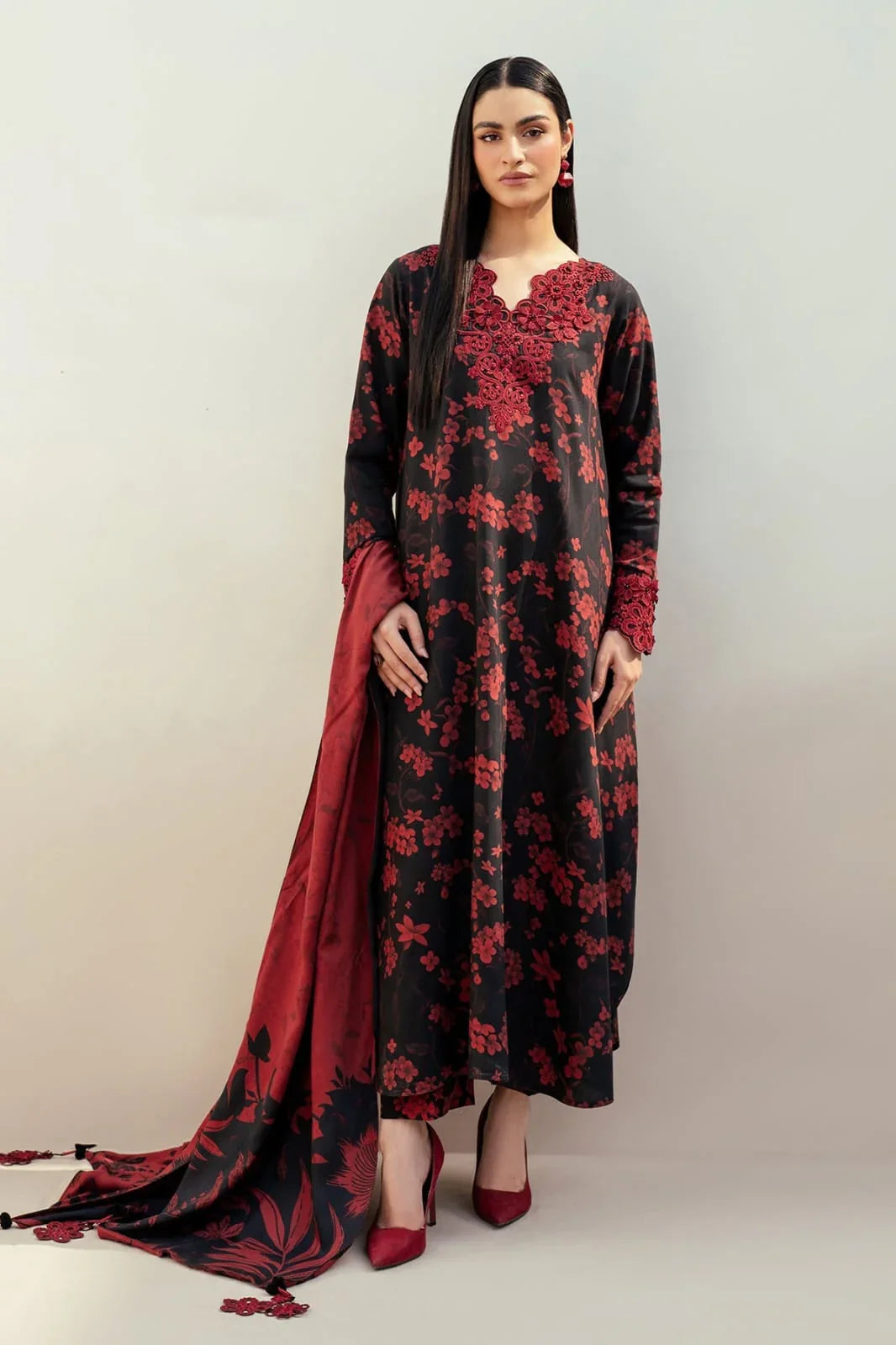 BAROQUE BK RED FLOWERS LAWN - SR FABRICS