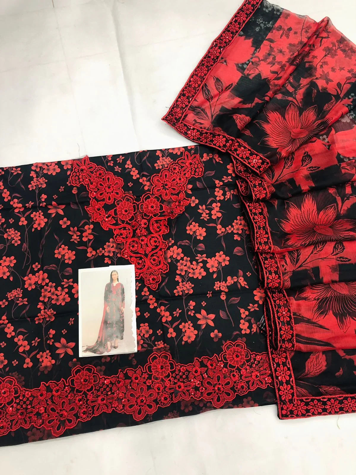 BAROQUE BK RED FLOWERS LAWN - SR FABRICS