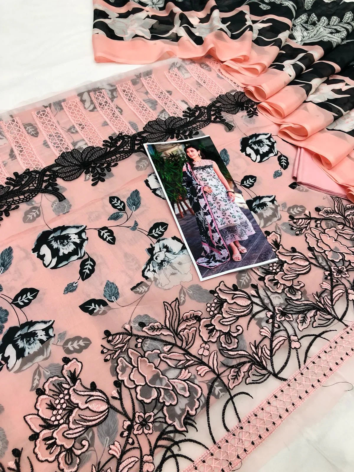 IZNIK PINK BK DIGITAL LAWN - SR FABRICS