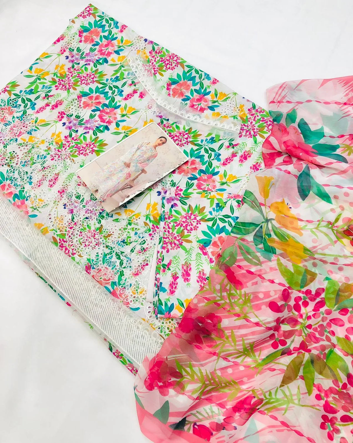 W - MULTI PRINTED LAWN - SR FABRICS