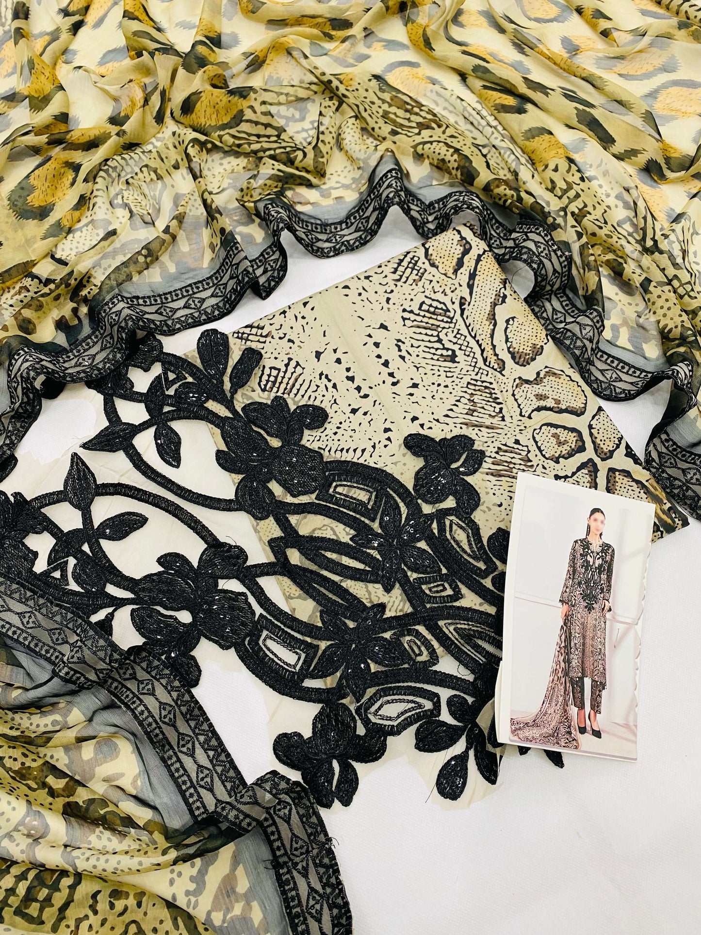 MB TIGER PRINT DIGITAL LAWN