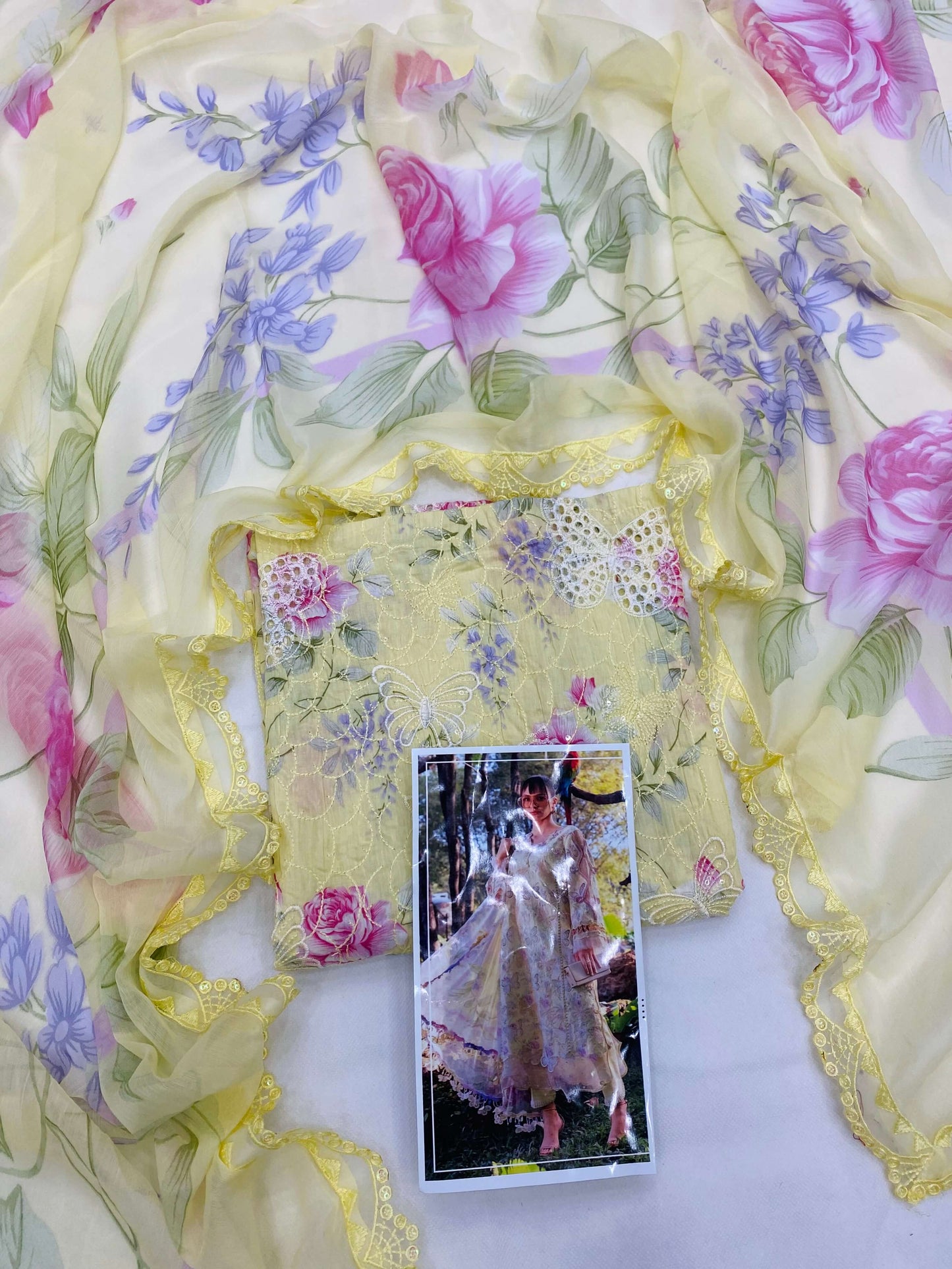 MB LEMON BUTTERFLY LUXURY LAWN