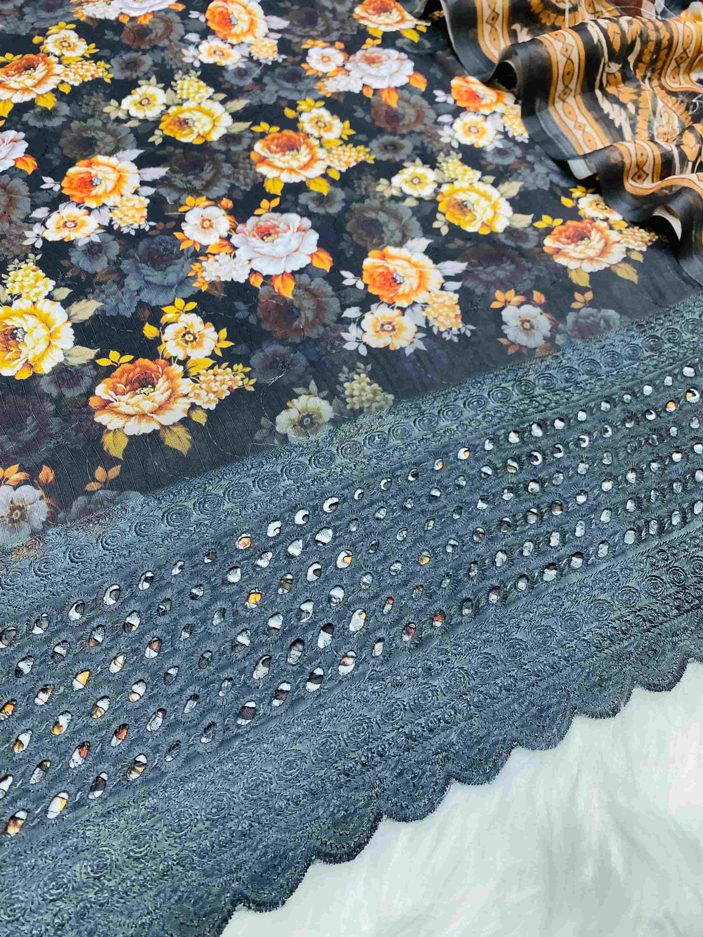 BANA DORA BLACK CHICKEN LAWN