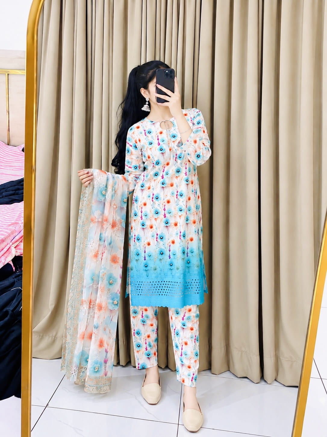 BANA DORA AQUA CHCIKEN KARI LAWN