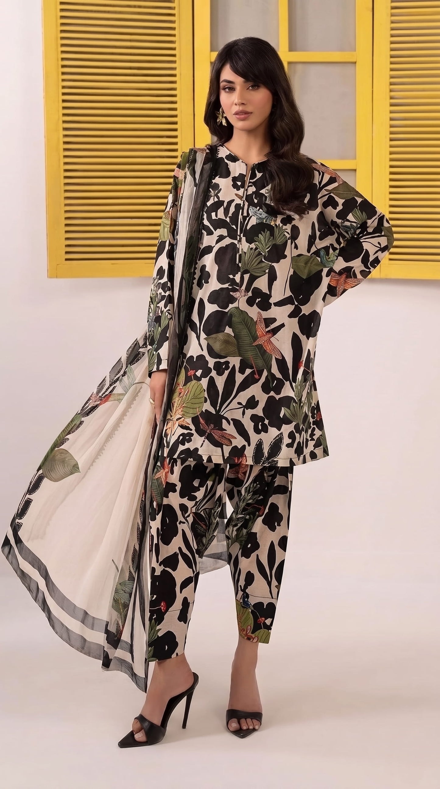 MB BLACK PATIYA PRINTED LAWN